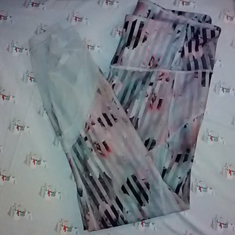 Carrie Underwood Calla active leggings Sz L